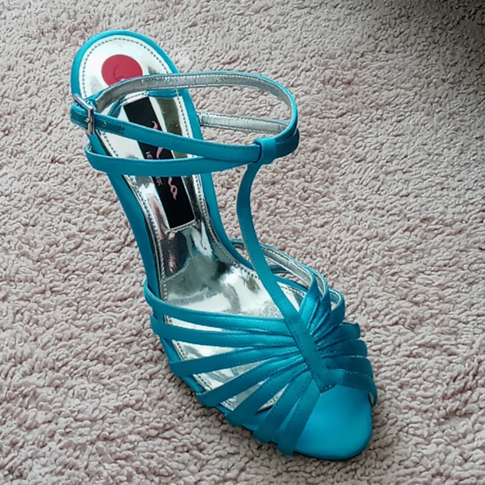 Nina NY turquoise Mariana T strap Sandals